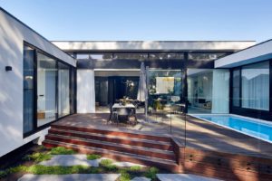 Mount Eliza Beach House-Modern U-shaped Architecture House designed by Sky Architect Studio Melbourne Architect Sydney Architect